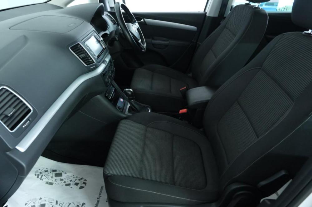 Volkswagen Sharan II Рестайлинг Омск  - изображение 18