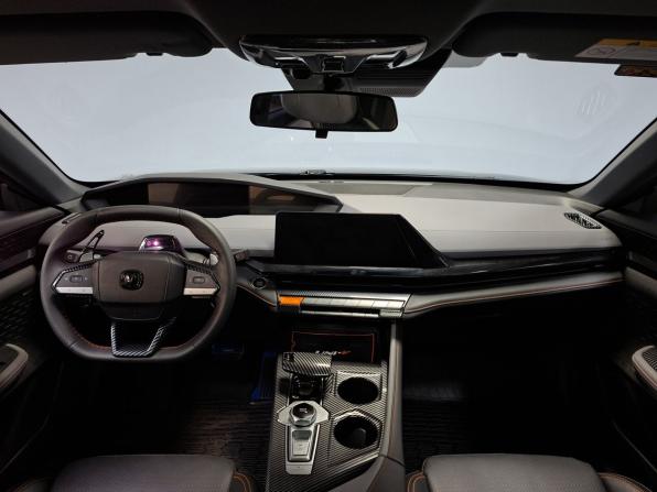 Changan UNI-V I с пробегом 2023 года, цена 2 350 000 рублей, 37322 км, лифтбек, Автокод Объявления