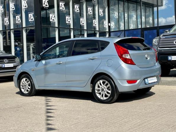 Hyundai Solaris I с пробегом 2012 года, цена 700 000 рублей, 175800 км, хэтчбек, Автокод Объявления