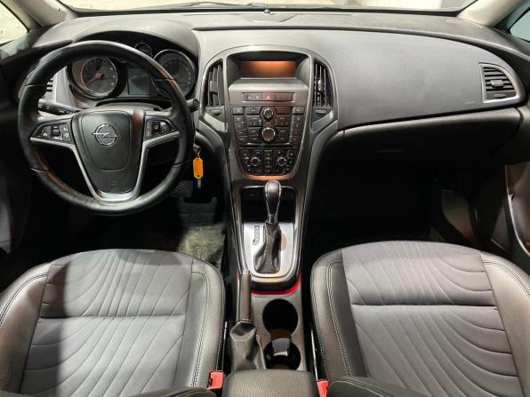 Opel Astra J Рестайлинг с пробегом 2013 года, цена 699 000 рублей, 122900 км, седан, Автокод Объявления