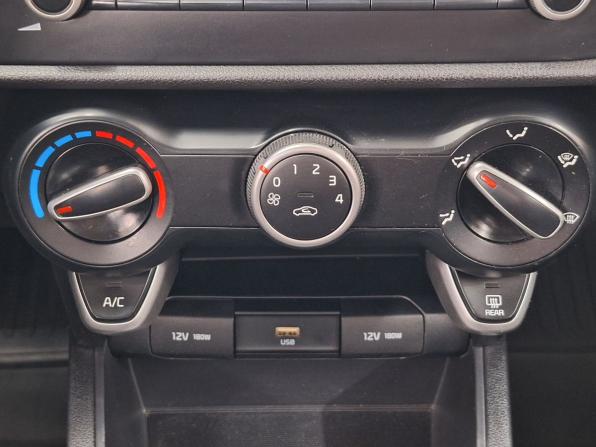Kia Rio IV Рестайлинг с пробегом 2021 года, цена 1 555 000 рублей, 128000 км, седан, Автокод Объявления