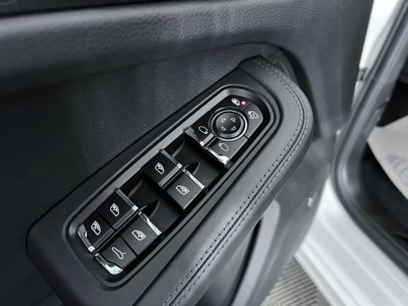 Porsche Macan I Рестайлинг с пробегом 2020 года, цена 5 999 000 рублей, 24295 км, внедорожник, Автокод Объявления