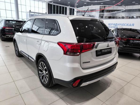 Mitsubishi Outlander III Рестайлинг 2 с пробегом 2015 года, цена 1 650 000 рублей, 232983 км, внедорожник, Автокод Объявления