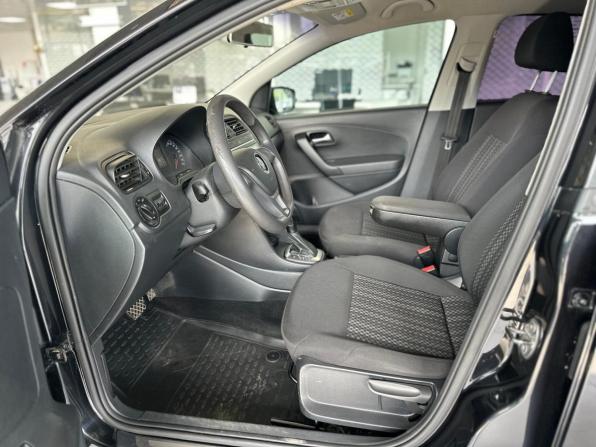 Volkswagen Polo V Рестайлинг с пробегом 2019 года, цена 1 045 000 рублей, 190000 км, седан, Автокод Объявления