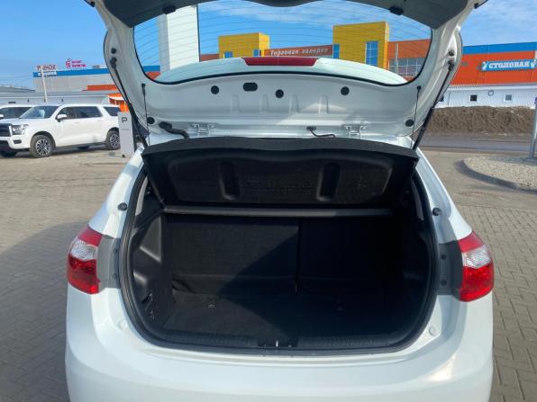 Kia Rio III с пробегом 2013 года, цена 900 000 рублей, 109472 км, хэтчбек, Автокод Объявления