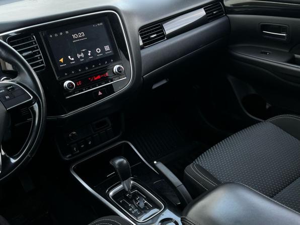 Mitsubishi Outlander III Рестайлинг 3 с пробегом 2021 года, цена 2 195 000 рублей, 55000 км, внедорожник, Автокод Объявления
