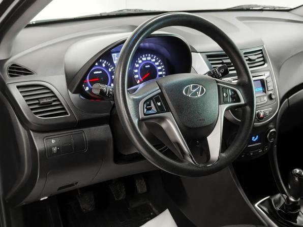 Hyundai Solaris I Рестайлинг с пробегом 2015 года, цена 687 800 рублей, 242540 км, седан, Автокод Объявления