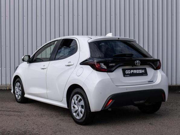 Toyota Yaris IV с пробегом 2021 года, цена 1 199 000 рублей, 151701 км, хэтчбек, Автокод Объявления