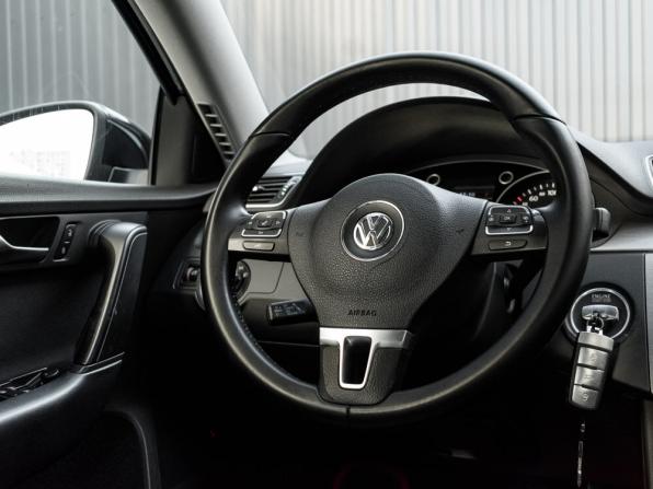 Volkswagen Passat B7 с пробегом 2012 года, цена 1 050 000 рублей, 229783 км, седан, Автокод Объявления