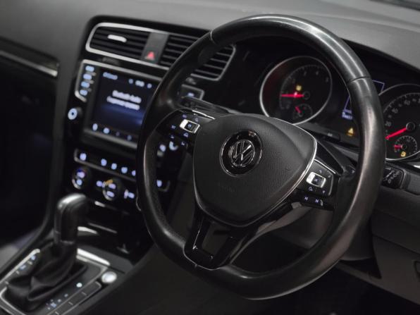 Volkswagen Golf VII с пробегом 2015 года, цена 1 249 000 рублей, 102000 км, хэтчбек, Автокод Объявления