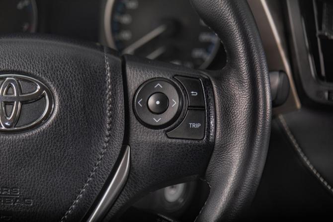 Toyota RAV4 IV (XA40) Рестайлинг с пробегом 2015 года, цена 2 329 000 рублей, 164700 км, внедорожник, Автокод Объявления