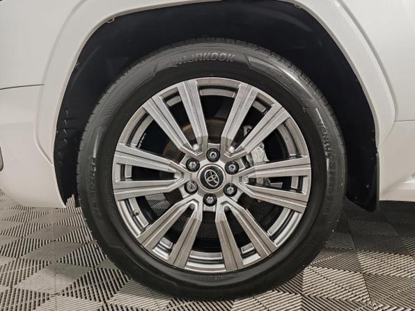 Toyota Land Cruiser 300 Series с пробегом 2022 года, цена 9 999 000 рублей, 45930 км, внедорожник, Автокод Объявления