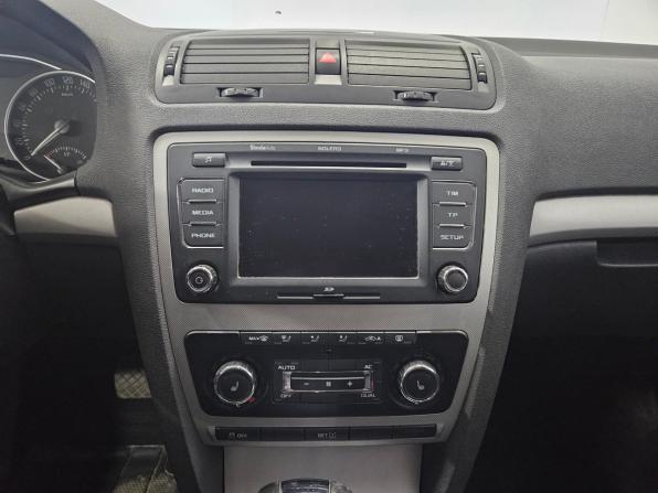 Skoda Octavia II (A5) Рестайлинг с пробегом 2012 года, цена 821 000 рублей, 260000 км, лифтбек, Автокод Объявления