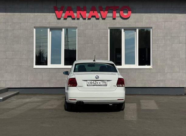 Volkswagen Polo V Рестайлинг с пробегом 2018 года, цена 1 270 000 рублей, 130350 км, седан, Автокод Объявления