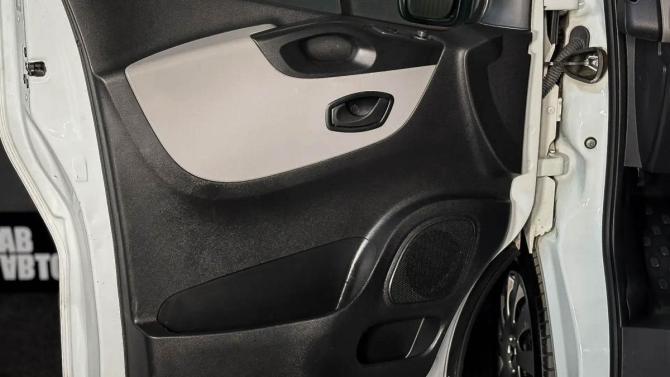 Renault Trafic III с пробегом 2017 года, цена 2 000 000 рублей, 205010 км, минивэн, Автокод Объявления