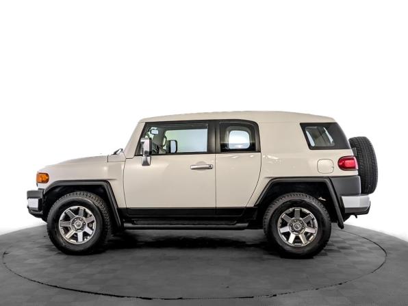 Toyota FJ Cruiser с пробегом 2022 года, цена 8 725 000 рублей, 14409 км, внедорожник, Автокод Объявления