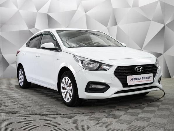 Hyundai Solaris II с пробегом 2018 года, цена 1 350 000 рублей, 101000 км, седан, Автокод Объявления