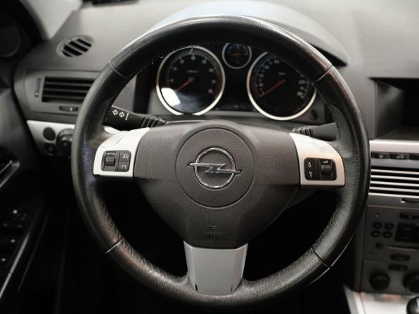 Opel Astra H Рестайлинг с пробегом 2012 года, цена 645 000 рублей, 134120 км, седан, Автокод Объявления