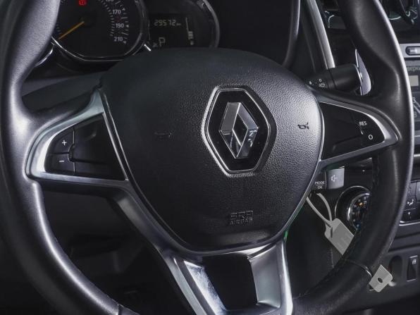 Renault Logan II Рестайлинг с пробегом 2019 года, цена 2 080 000 рублей, 29572 км, седан, Автокод Объявления