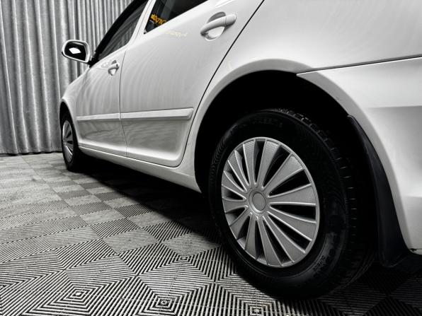 Skoda Octavia II (A5) Рестайлинг с пробегом 2012 года, цена 900 000 рублей, 239983 км, лифтбек, Автокод Объявления