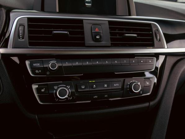 BMW 3 серии VI (F3x) Рестайлинг с пробегом 2018 года, цена 2 025 000 рублей, 101000 км, седан, Автокод Объявления