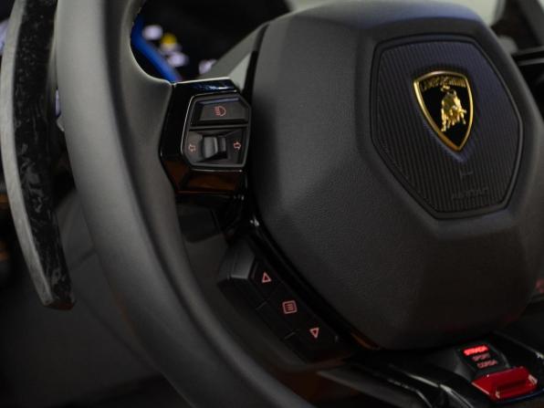 Lamborghini Huracán I Рестайлинг с пробегом 2022 года, цена 27 696 900 рублей, 2539 км, купе, Автокод Объявления