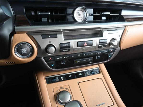 Lexus ES VI Рестайлинг с пробегом 2016 года, цена 2 999 000 рублей, 117939 км, седан, Автокод Объявления