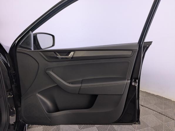 Skoda Rapid II с пробегом 2021 года, цена 1 810 000 рублей, 79354 км, лифтбек, Автокод Объявления