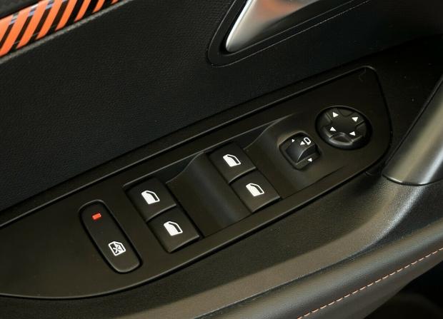 Peugeot 2008 II с пробегом 2023 года, цена 2 299 000 рублей, 14137 км, внедорожник, Автокод Объявления