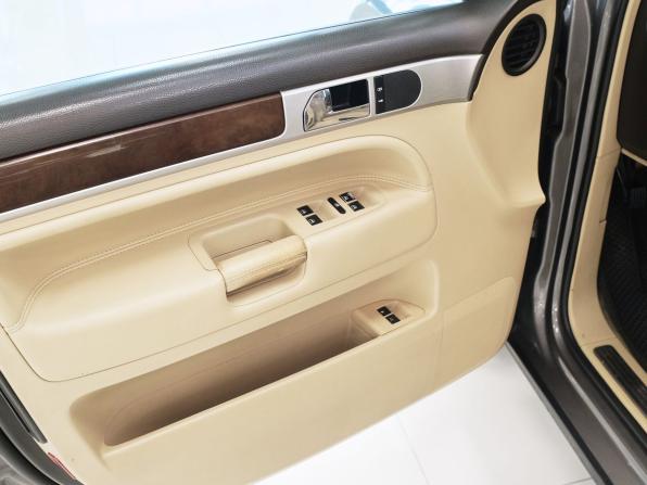 Volkswagen Touareg I Рестайлинг с пробегом 2009 года, цена 968 000 рублей, 267881 км, внедорожник, Автокод Объявления