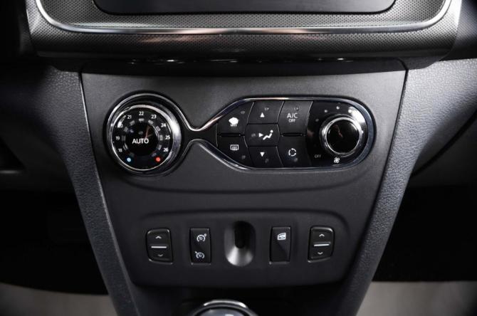 Renault Sandero II Рестайлинг с пробегом 2018 года, цена 969 000 рублей, 187000 км, хэтчбек, Автокод Объявления