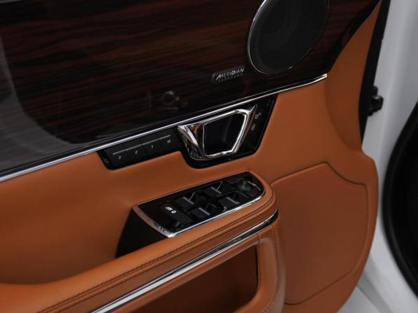 Jaguar XJ IV (X351) Рестайлинг с пробегом 2019 года, цена 3 940 000 рублей, 97620 км, седан, Автокод Объявления