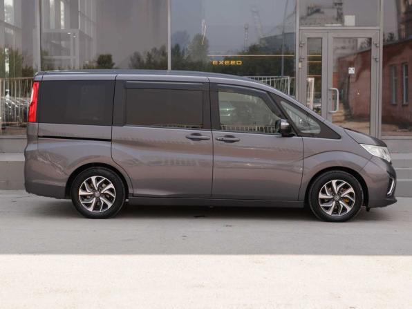 Honda Stepwgn V с пробегом 2015 года, цена 1 720 000 рублей, 108542 км, минивэн, Автокод Объявления