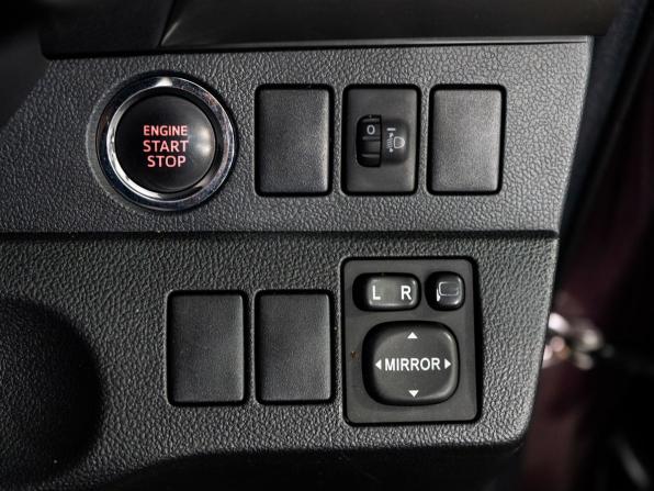 Toyota Ractis II с пробегом 2011 года, цена 849 500 рублей, 174649 км, хэтчбек, Автокод Объявления