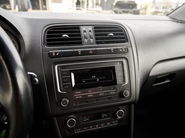Volkswagen Polo V Рестайлинг с пробегом 2016 года, цена 1 030 000 рублей, 172681 км, седан, Автокод Объявления