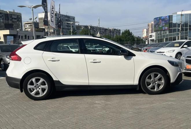 Volvo V40 II с пробегом 2013 года, цена 850 000 рублей, 328000 км, хэтчбек, Автокод Объявления