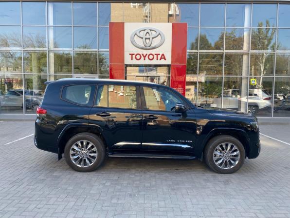 Toyota Land Cruiser 300 Series с пробегом 2023 года, цена 12 900 000 рублей, 704 км, внедорожник, Автокод Объявления