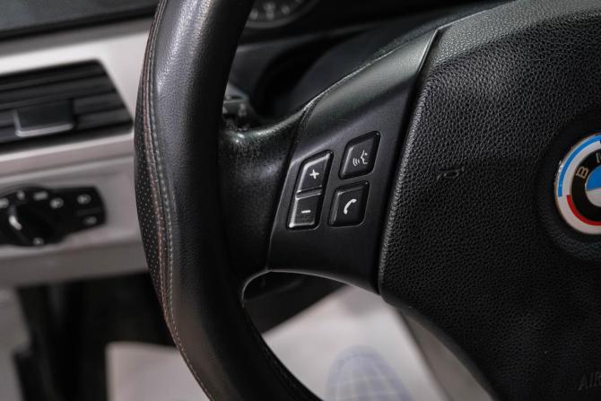 BMW 3 серии V (E90/E91/E92/E93) с пробегом 2005 года, цена 929 000 рублей, 31000 км, седан, Автокод Объявления