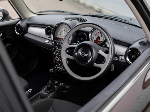 Mini Hatch II (R56) с пробегом 2010 года, цена 749 000 рублей, 192284 км, хэтчбек, Автокод Объявления