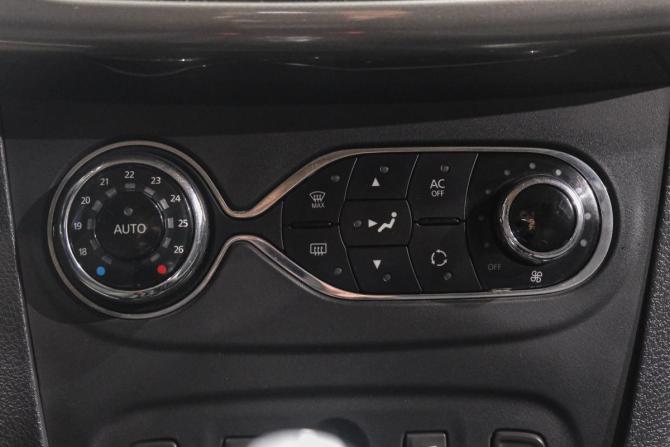 Renault Sandero II с пробегом 2015 года, цена 899 000 рублей, 150000 км, хэтчбек, Автокод Объявления