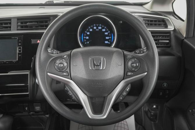 Honda Fit III Рестайлинг с пробегом 2019 года, цена 1 399 000 рублей, 45000 км, хэтчбек, Автокод Объявления