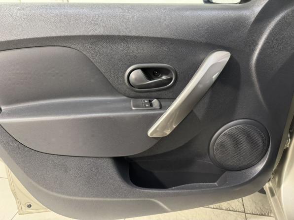 Renault Sandero II с пробегом 2014 года, цена 759 800 рублей, 128000 км, хэтчбек, Автокод Объявления