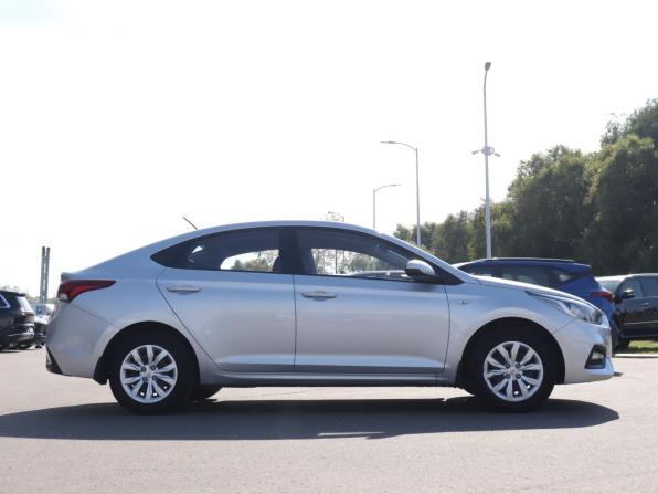 Hyundai Solaris II с пробегом 2018 года, цена 1 350 000 рублей, 71930 км, седан, Автокод Объявления