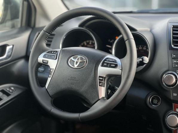 Toyota Highlander II (XU40) Рестайлинг с пробегом 2012 года, цена 1 699 000 рублей, 198000 км, внедорожник, Автокод Объявления
