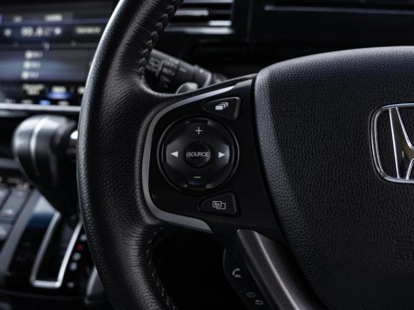 Honda Stepwgn V Рестайлинг с пробегом 2019 года, цена 2 395 000 рублей, 73018 км, минивэн, Автокод Объявления