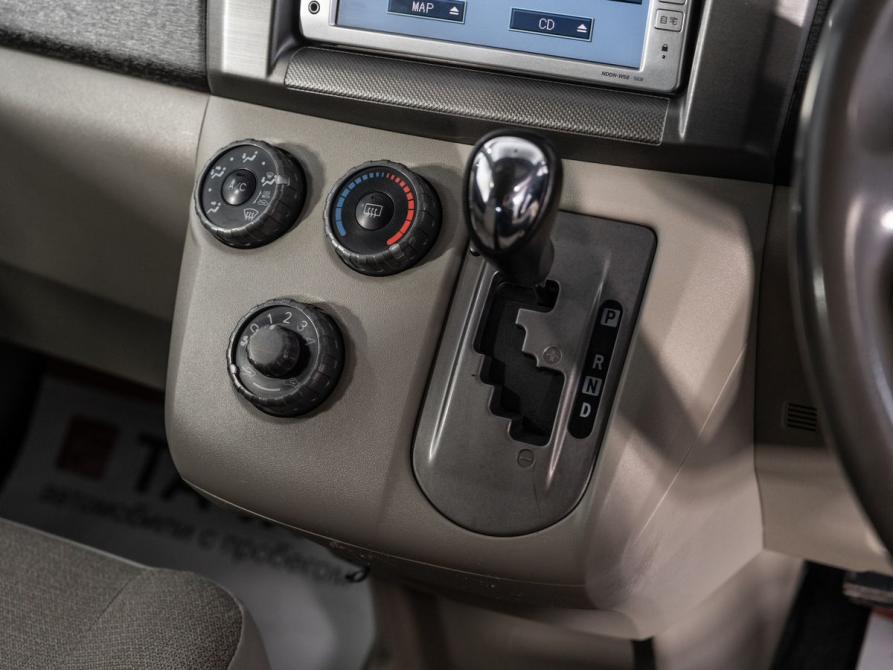 Toyota Passo Sette Иркутск  - изображение 12
