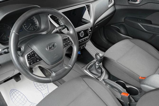 Hyundai Solaris II с пробегом 2017 года, цена 1 559 000 рублей, 80400 км, седан, Автокод Объявления