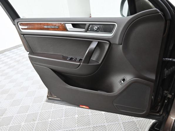 Volkswagen Touareg II с пробегом 2013 года, цена 1 419 000 рублей, 137677 км, внедорожник, Автокод Объявления