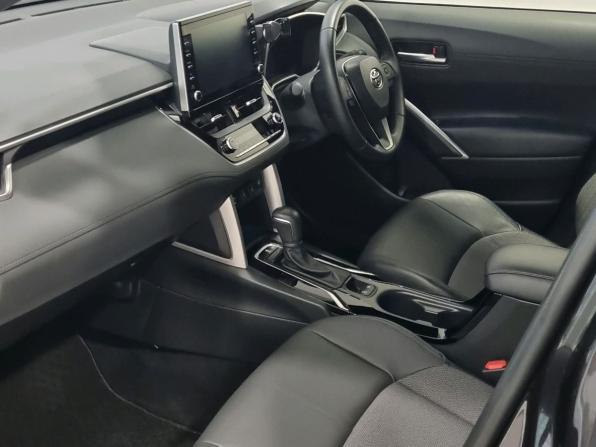 Toyota Corolla Cross I с пробегом 2023 года, цена 3 300 000 рублей, 8670 км, внедорожник, Автокод Объявления