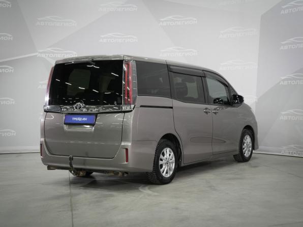 Toyota Noah III (R80) Рестайлинг с пробегом 2018 года, цена 2 340 000 рублей, 78502 км, минивэн, Автокод Объявления